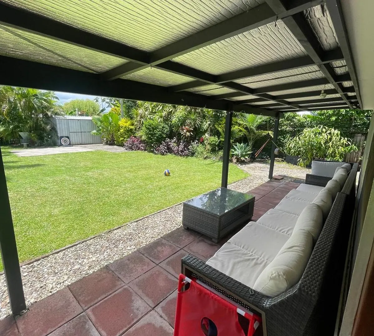 Tropical Family Beach House Holloways Beach Holiday home